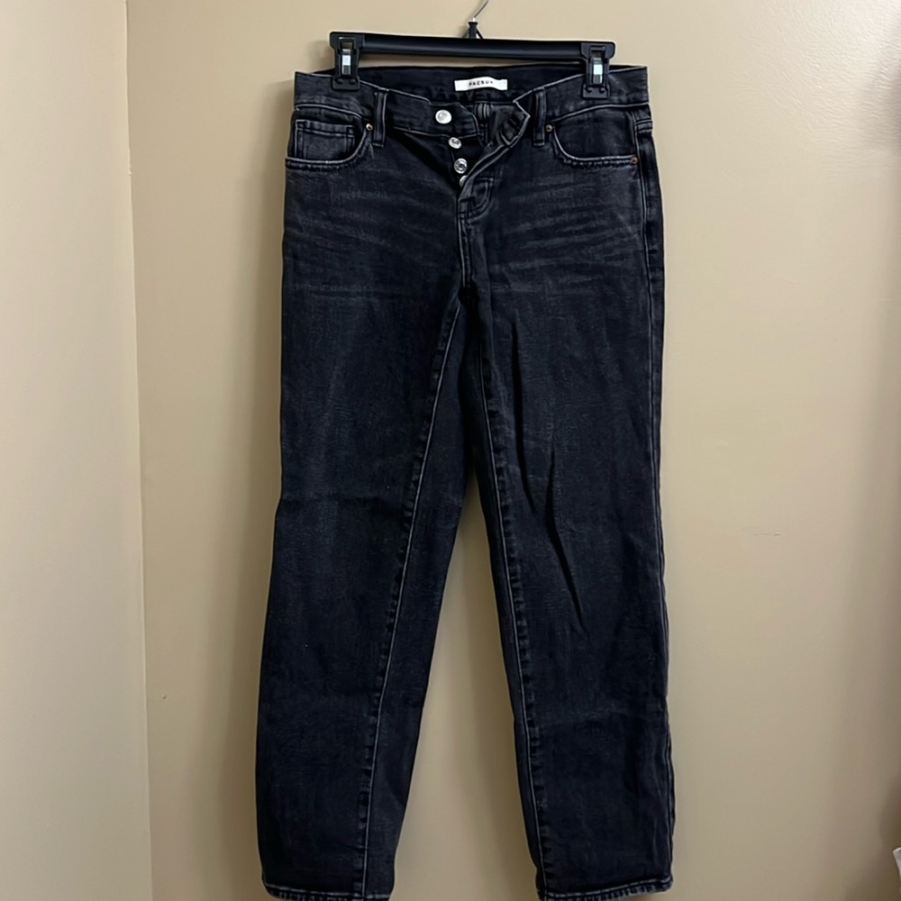 Ladies Pacsun 
Low rise straight button fly 
Size 25 = Size 2
No flaws